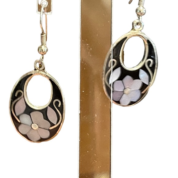 Vintage 1970s Black enamel pearl inlay flower MEXICO dangle earrings - Picture 2 of 4